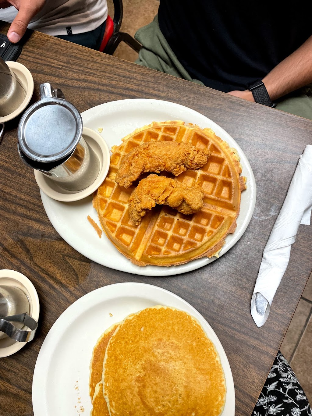 Wee Too | restaurant | 4002 N 4th St, Enid, OK 73701, USA | 5802334663 OR +1 580-233-4663