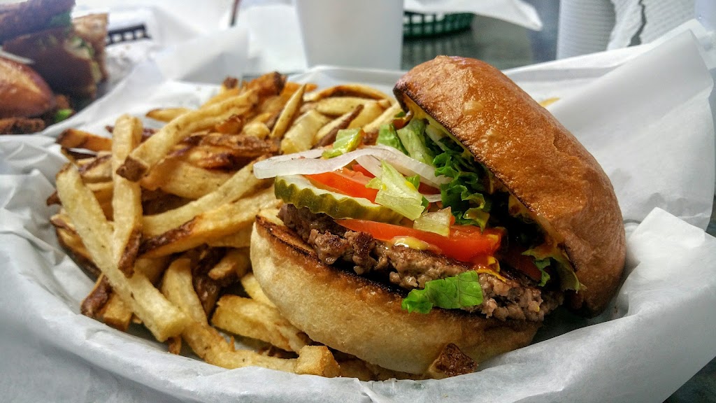 The Lunch Box | cafe | 1701 W 9th St, Kansas City, MO 64101, USA | 8164747526 OR +1 816-474-7526
