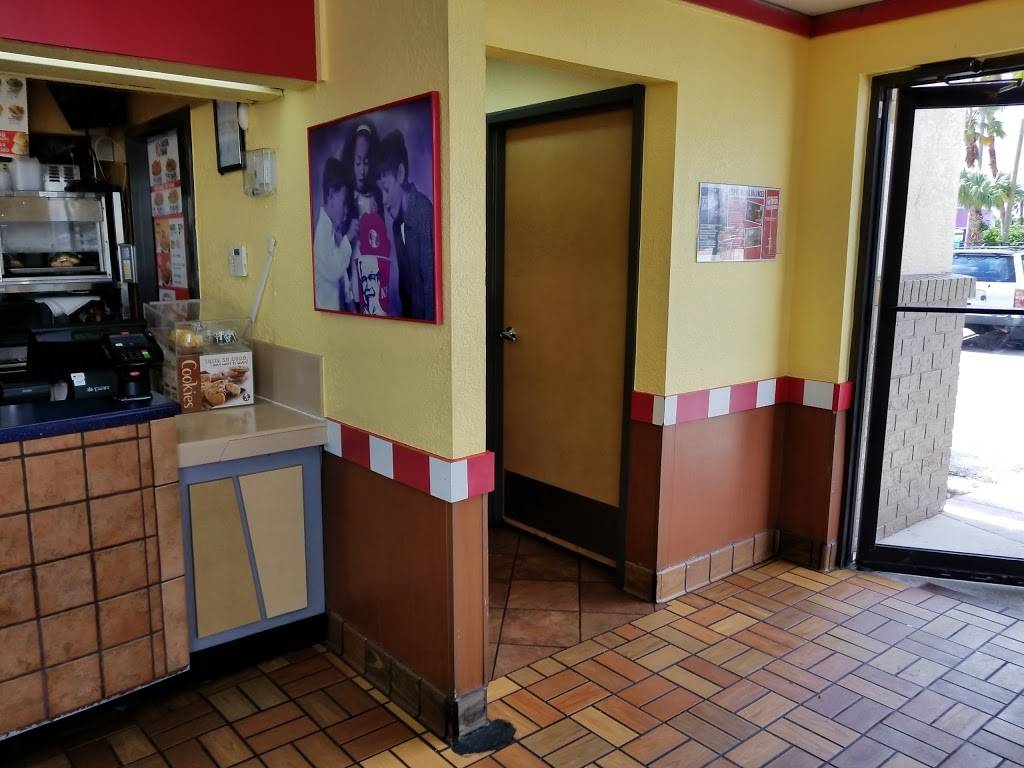 KFC | restaurant | 1581 W Blue Heron Blvd, Riviera Beach, FL 33404, USA | 5618485219 OR +1 561-848-5219