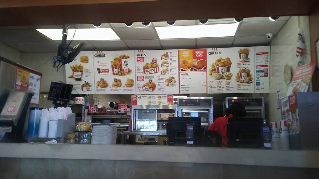 KFC | restaurant | 210 E Main St, Bay Shore, NY 11706, USA | 6316659559 OR +1 631-665-9559