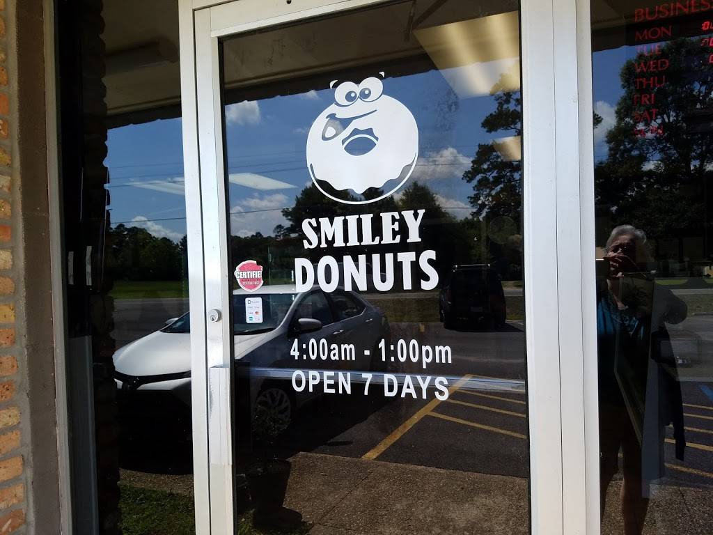 Smiley Donuts | restaurant | 16255 LA-16, French Settlement, LA 70733, USA | 2256982900 OR +1 225-698-2900