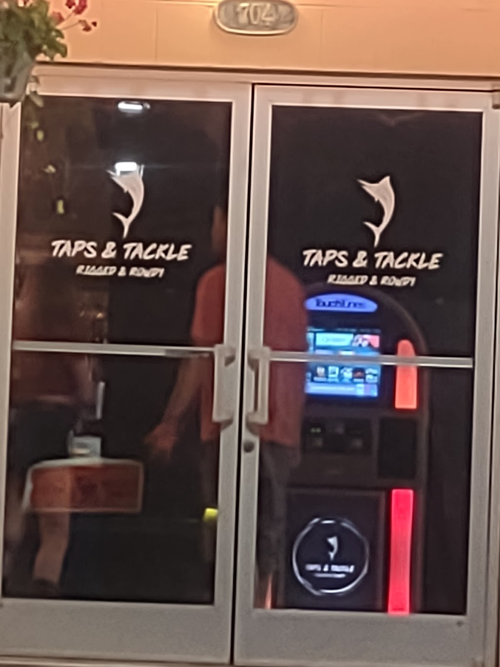 Taps N Tackle | restaurant | 704 Evans St, Morehead City, NC 28557, USA | 2527720072 OR +1 252-772-0072
