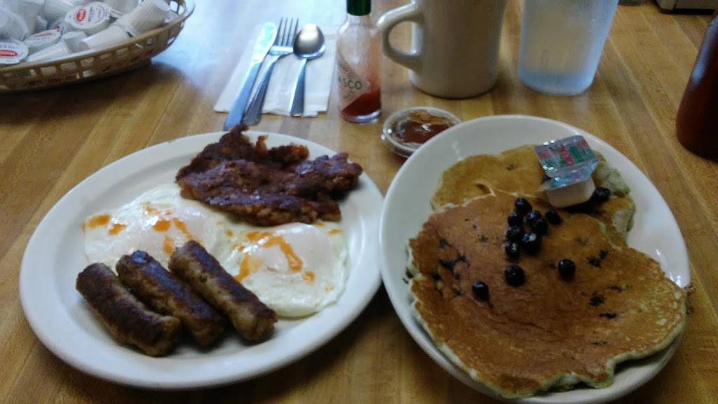 Pegs Restaurant | restaurant | 86 Main St, North Woodstock, NH 03262, USA | 6037452740 OR +1 603-745-2740