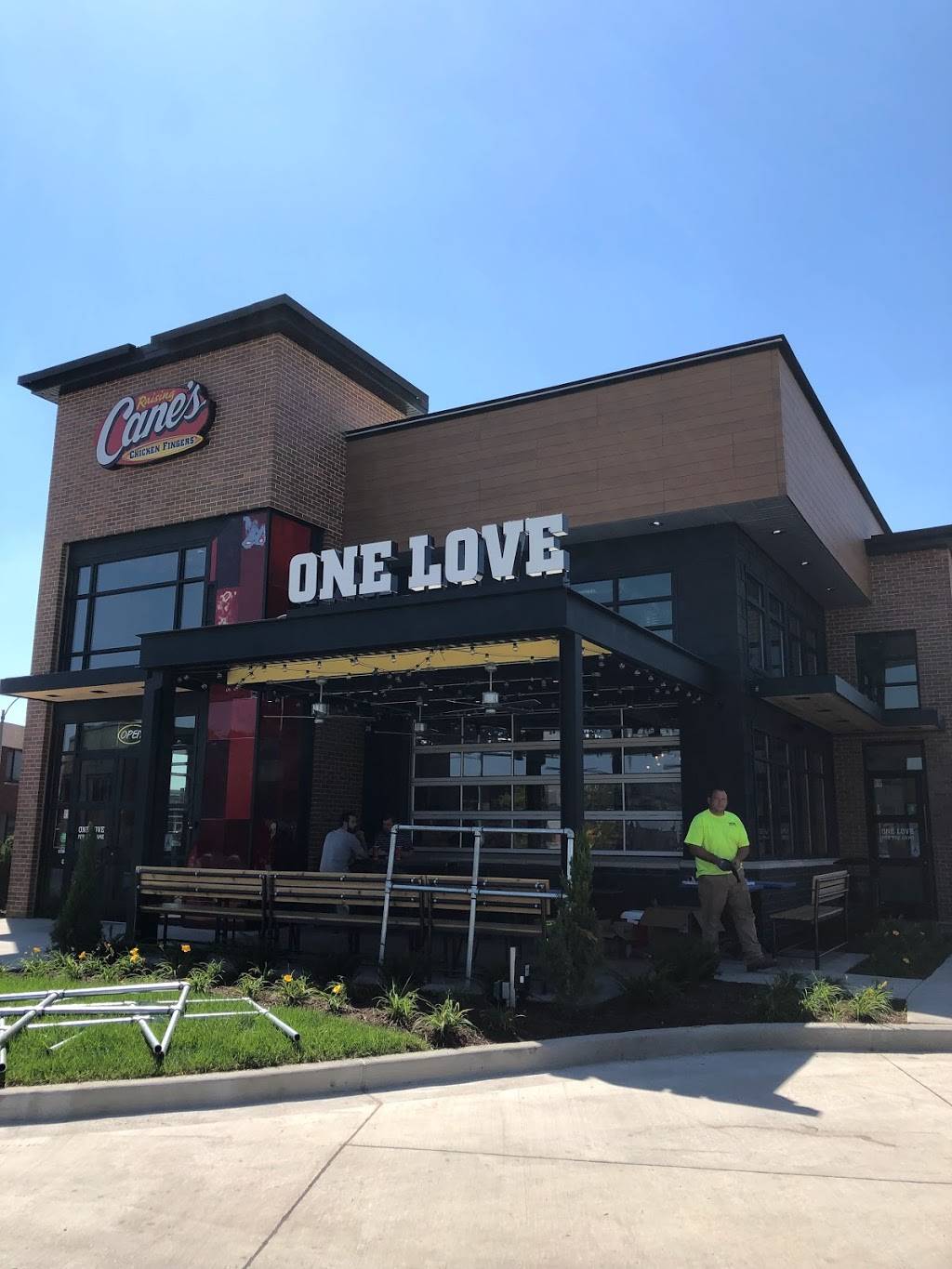 Raising Canes Chicken Fingers | meal takeaway | 805 S Vandeventer Ave, St. Louis, MO 63110, USA | 3143714025 OR +1 314-371-4025