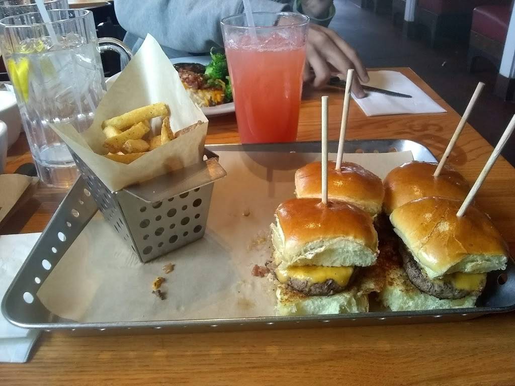 Chilis Grill & Bar | meal takeaway | 2020 Pittsburgh Mills Blvd, Tarentum, PA 15084, USA | 7242744151 OR +1 724-274-4151