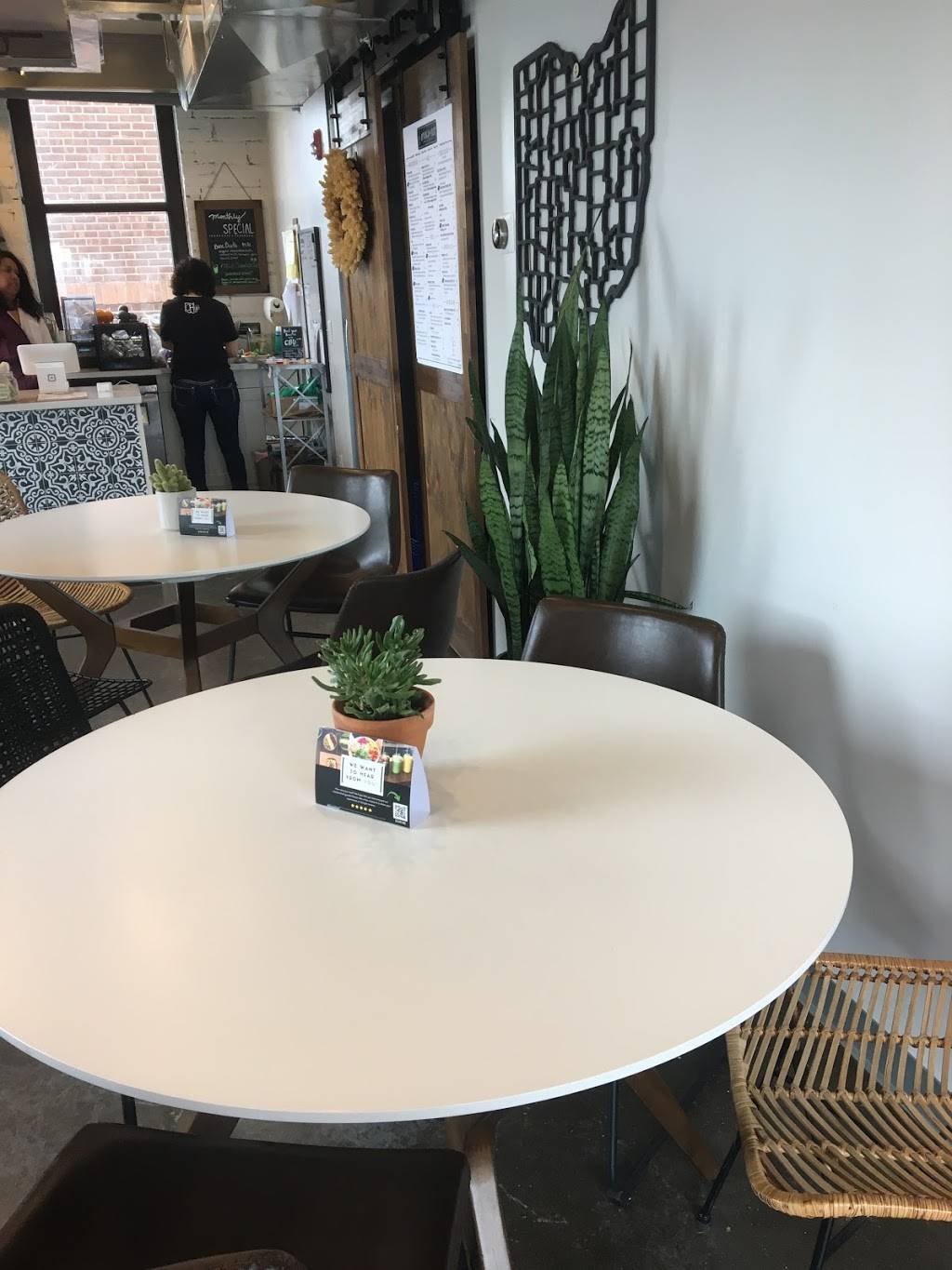 The Maca Root Juice Bar & Eatery | restaurant | 305 E Water St, Sandusky, OH 44870, USA | 4193579286 OR +1 419-357-9286