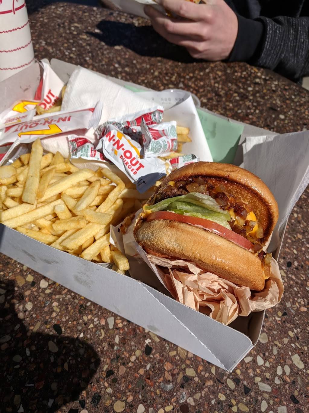In-N-Out Burger - Restaurant | 324 S Azusa Ave, Azusa, CA 91702, USA
