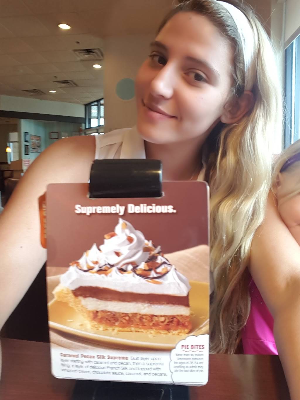 Village Inn | bakery | 533 E Elm St, Republic, MO 65738, USA | 4176472200 OR +1 417-647-2200
