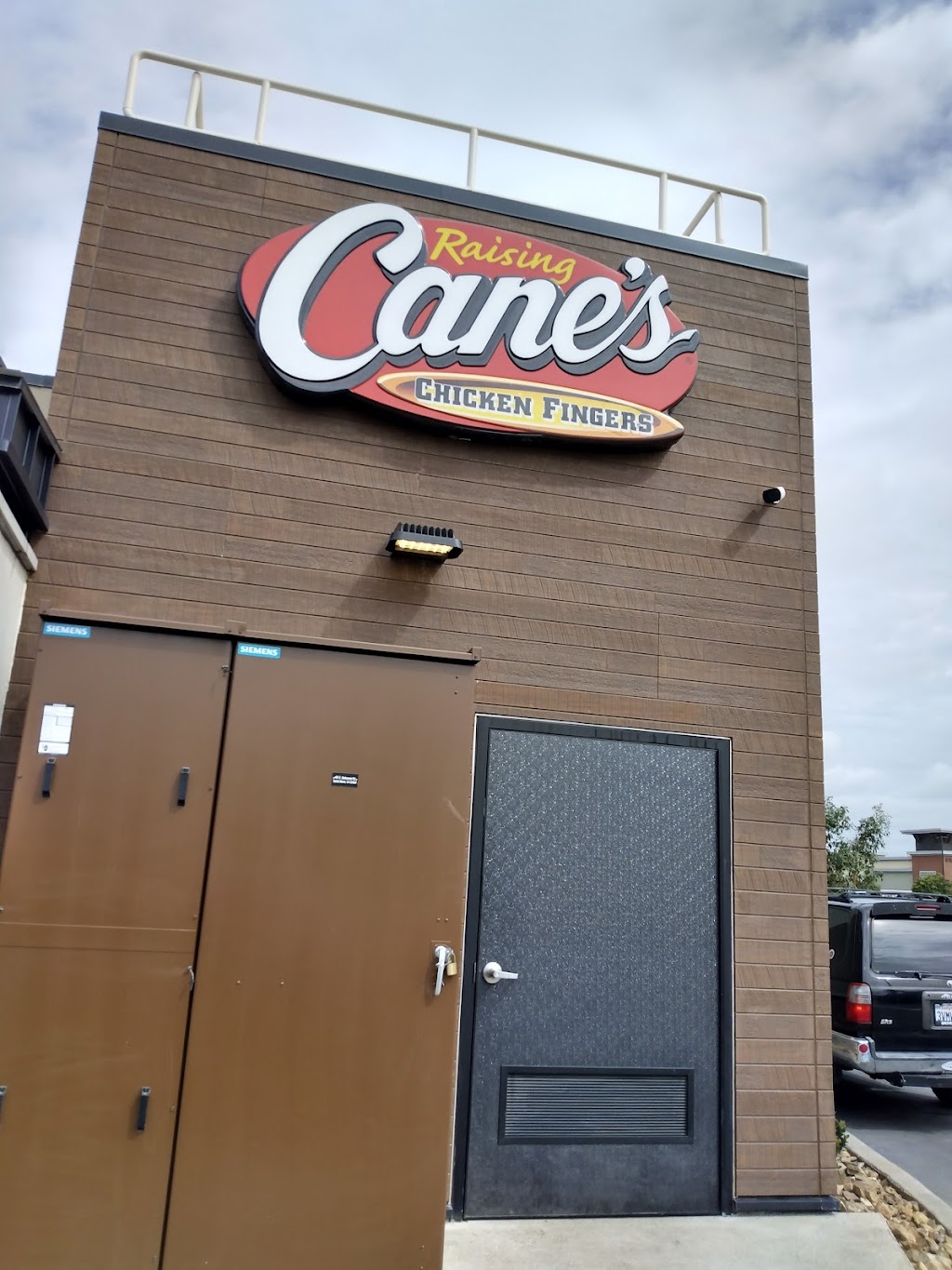 Raising Canes Chicken Fingers | restaurant | 485 Betteravia Rd, Santa Maria, CA 93454, USA | 8056092923 OR +1 805-609-2923