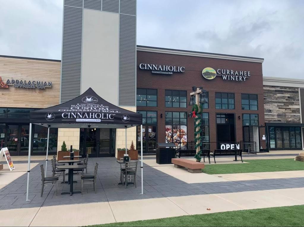 Cinnaholic | bakery | 2655 Teaster Ln Suite 220, Pigeon Forge, TN 37863, USA | 8652865527 OR +1 865-286-5527