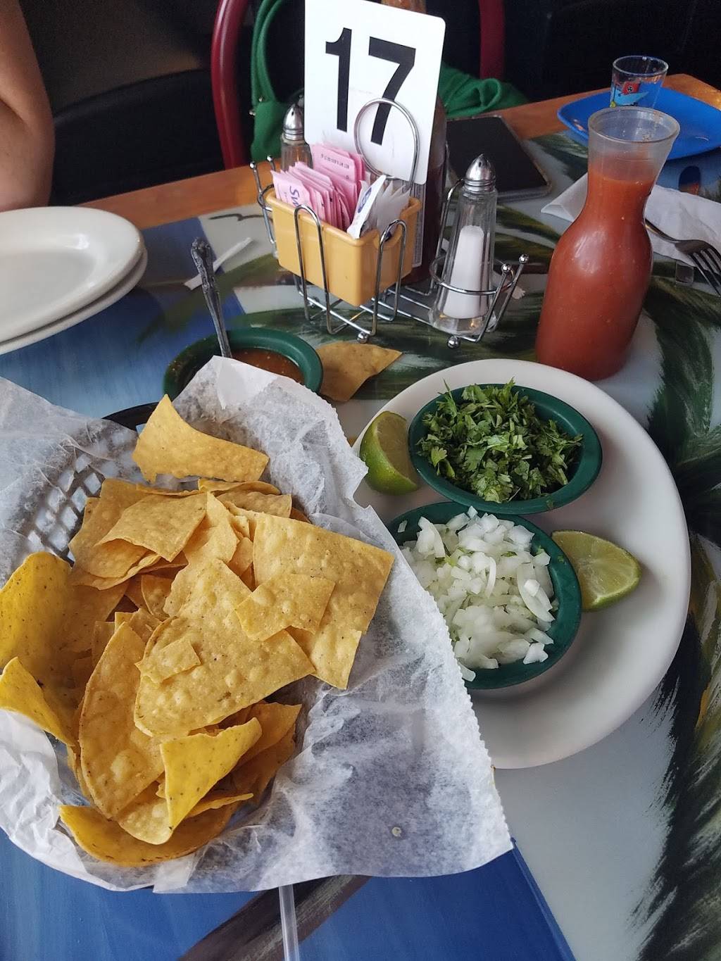 El Lobo Rojo | restaurant | 106 N Main St, De Soto, MO 63020, USA | 6363375509 OR +1 636-337-5509