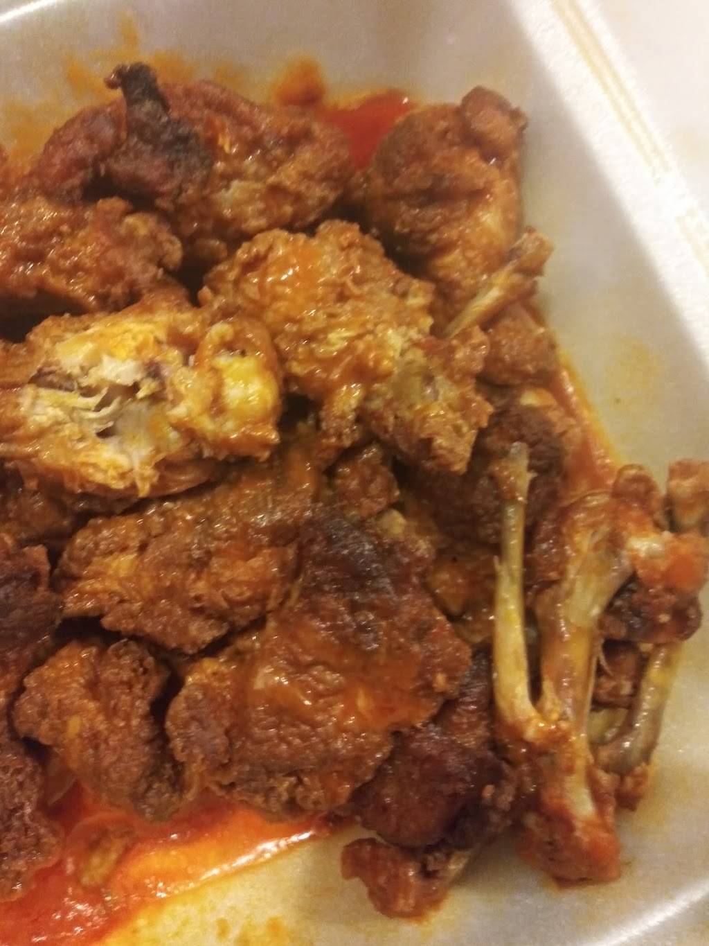 Coluccis Pizza | meal delivery | 124 S Chestnut St, Jefferson, OH 44047, USA | 4405766300 OR +1 440-576-6300