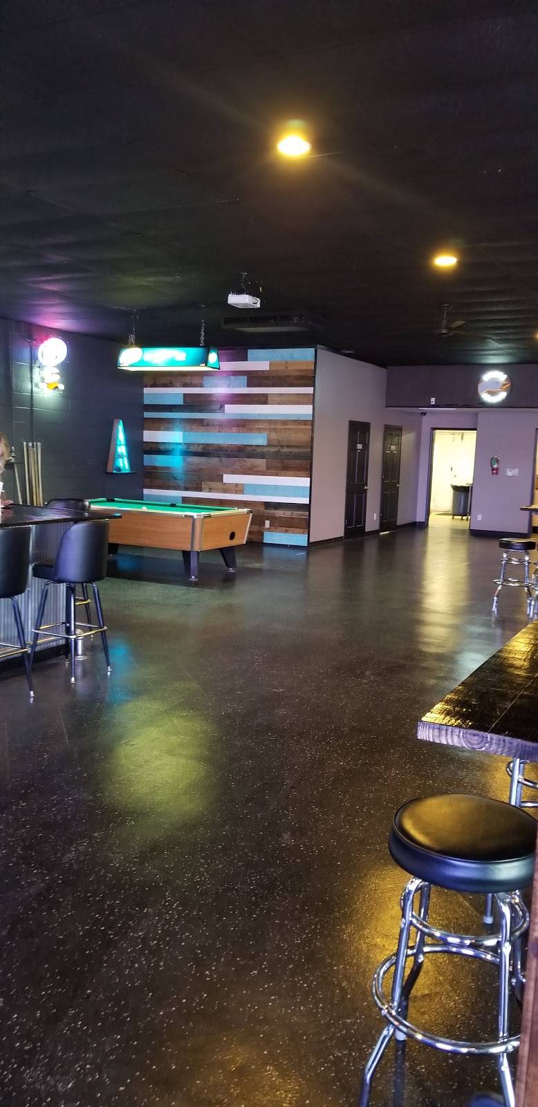 Shae’s Pub and Grub | restaurant | 126 N Oak St, Arcola, IL 61910, USA | 2172683177 OR +1 217-268-3177