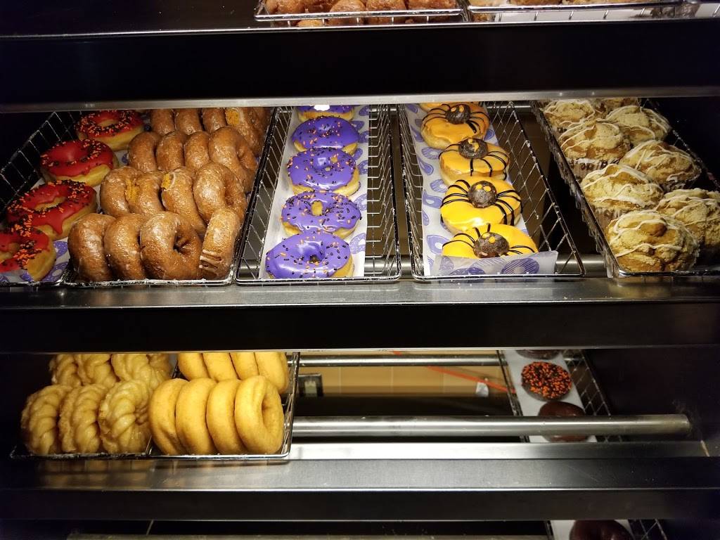 Dunkin | bakery | 670 Metacom Ave, Warren, RI 02885, USA | 4012450811 OR +1 401-245-0811