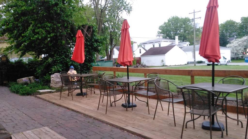 Dueys on Fairfax | restaurant | 1028 Fairfax St, Carlyle, IL 62231, USA | 6185946336 OR +1 618-594-6336