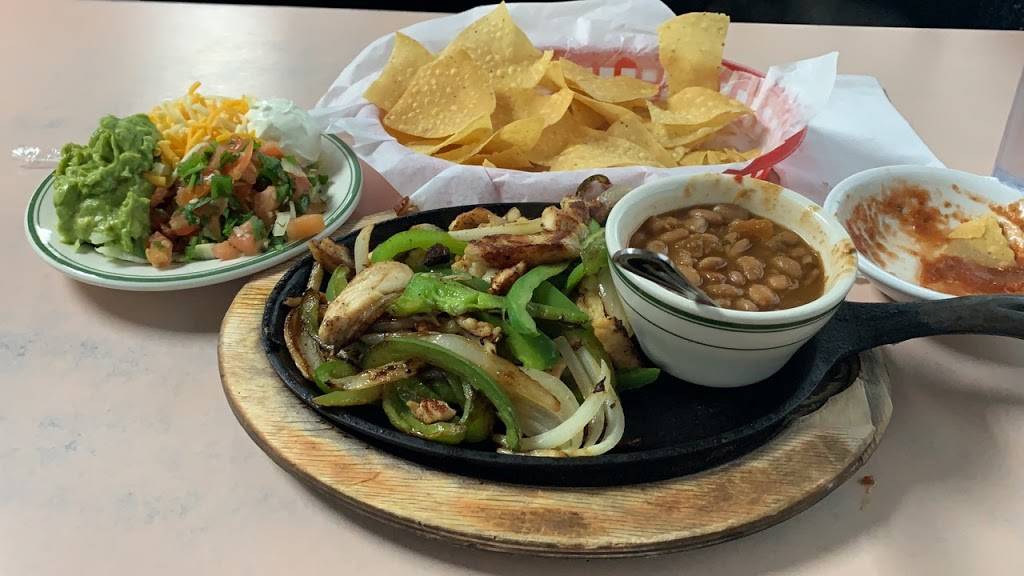 Pontes Diner | restaurant | 680 US-84, Fairfield, TX 75840, USA | 9033895555 OR +1 903-389-5555