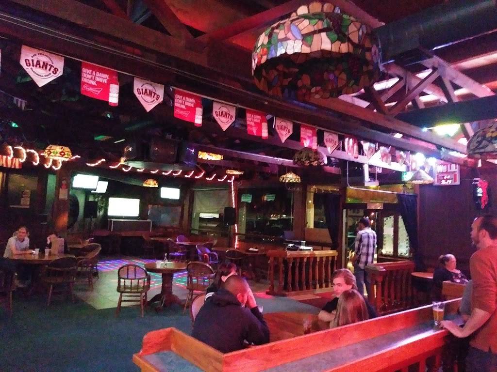 Quincys Pub & Cafe | night club | 6590 Commerce Blvd # D, Rohnert Park, CA 94928, USA | 7075851079 OR +1 707-585-1079