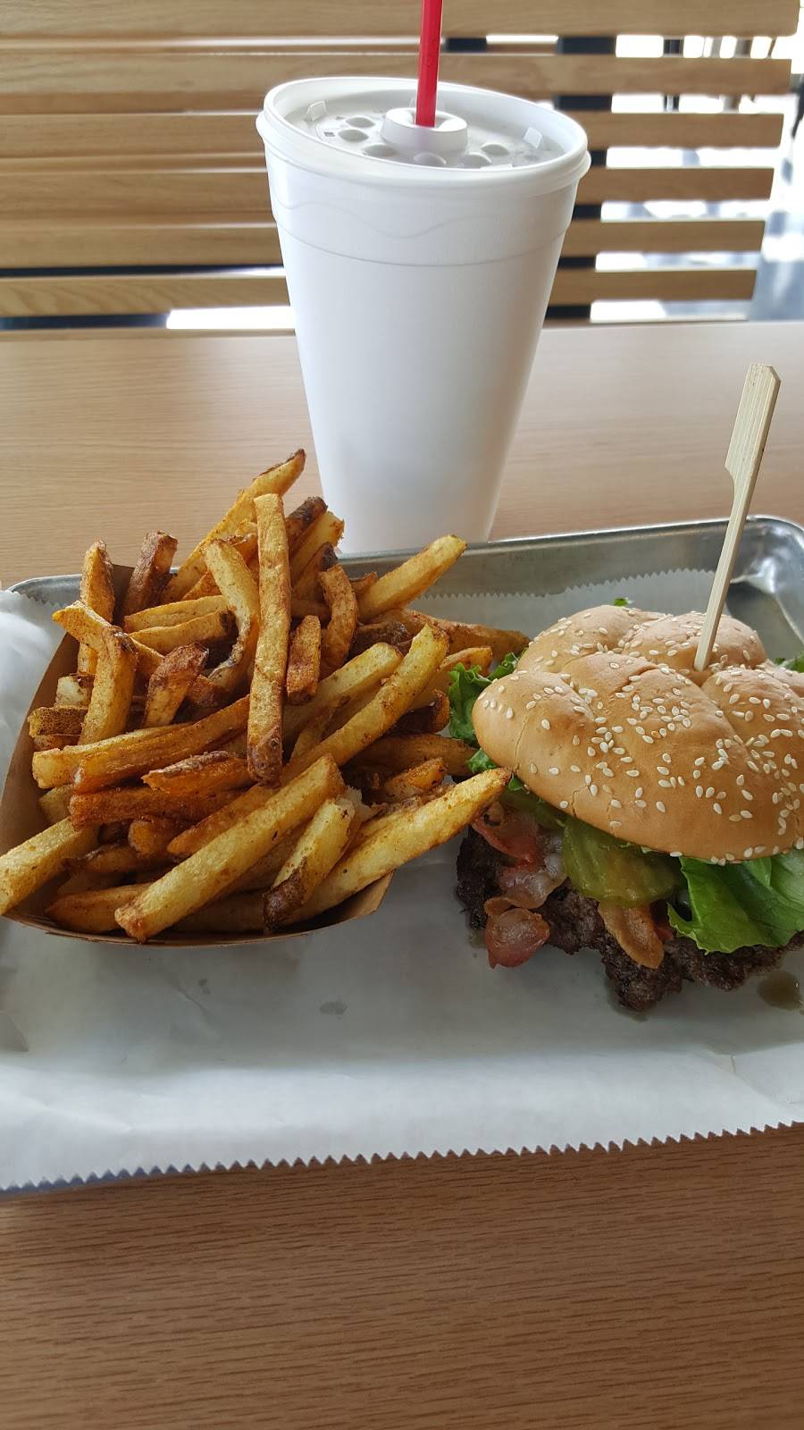 Flash Burger | restaurant | 119 Business Park Dr #100, Kenedy, TX 78119, USA | 8305830870 OR +1 830-583-0870