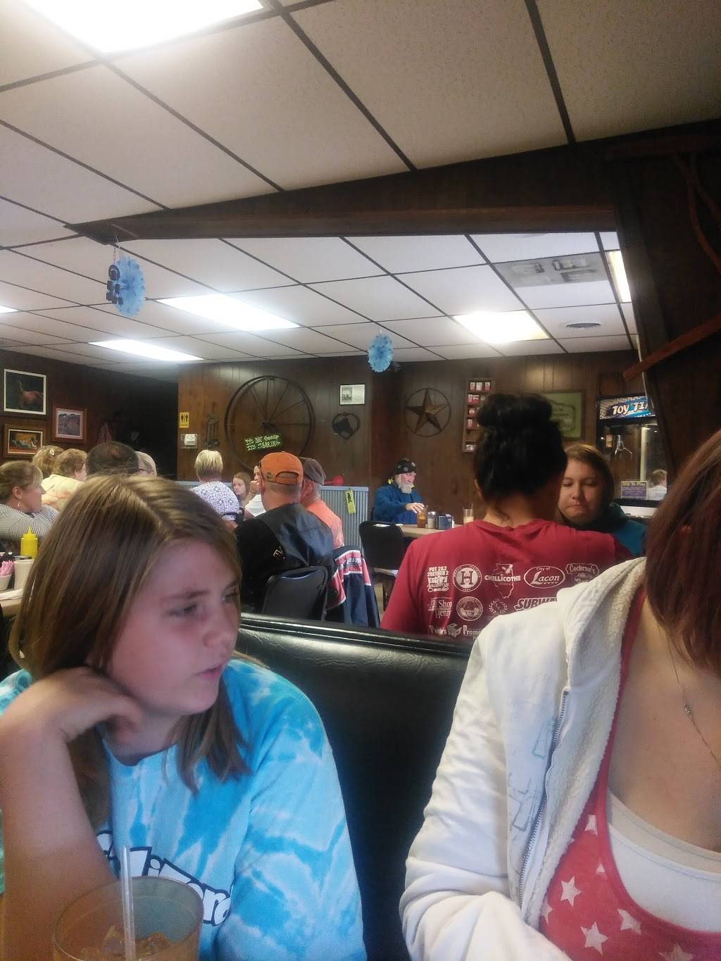 Victorias Country Diner | restaurant | 223 N Washington St, Lacon, IL 61540, USA | 3092465757 OR +1 309-246-5757