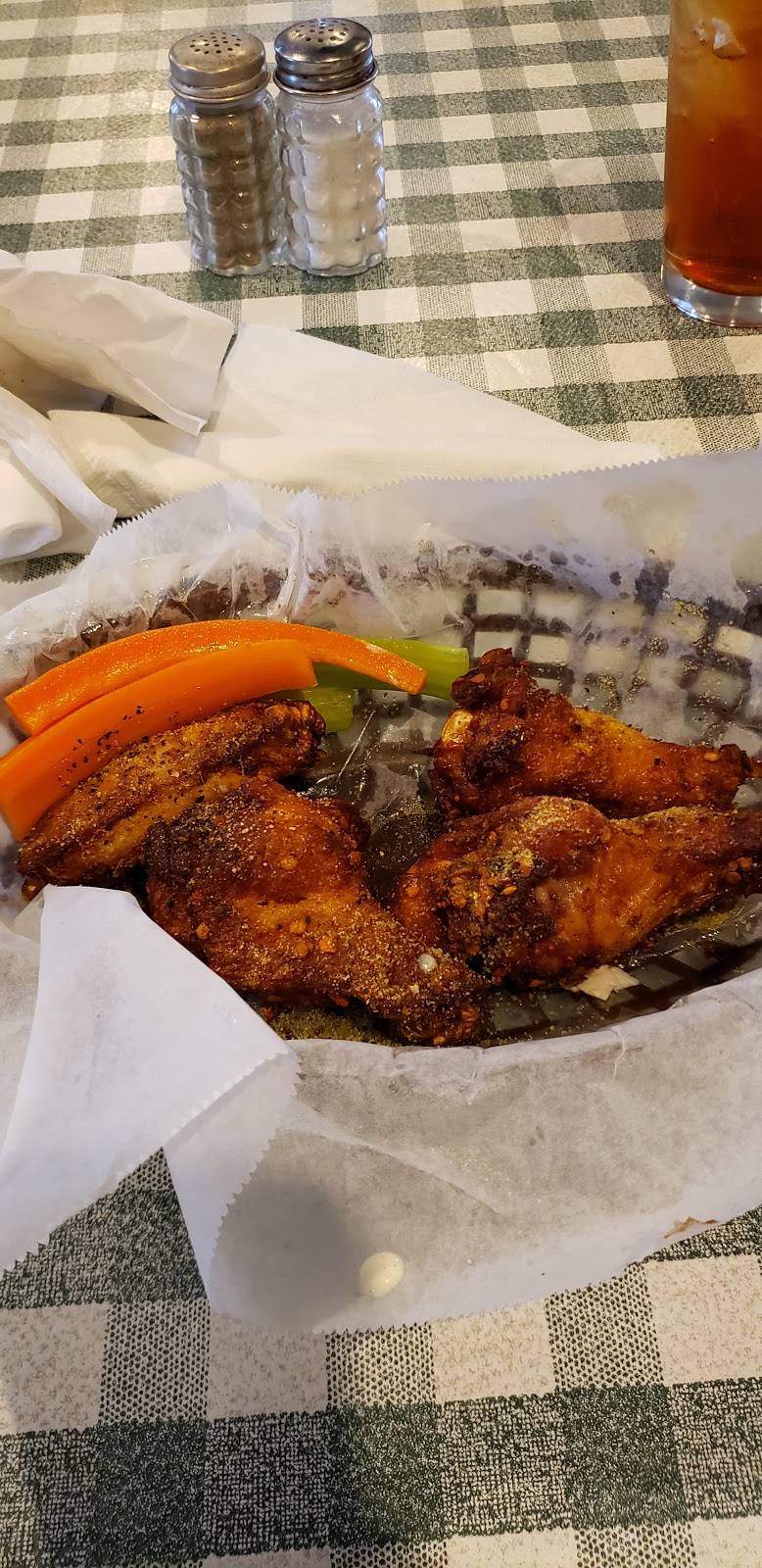 JW Reeds Tavern | restaurant | 318 N Main St, Cleveland, GA 30528, USA | 7068652023 OR +1 706-865-2023