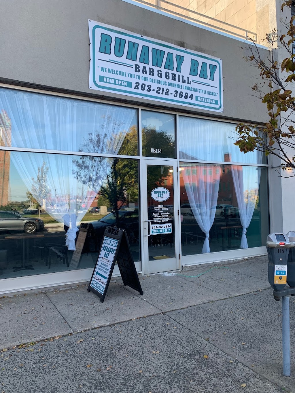 Runaway Bay Bar and Grill | restaurant | 1215 Main St, Bridgeport, CT 06604, USA | 2032123684 OR +1 203-212-3684