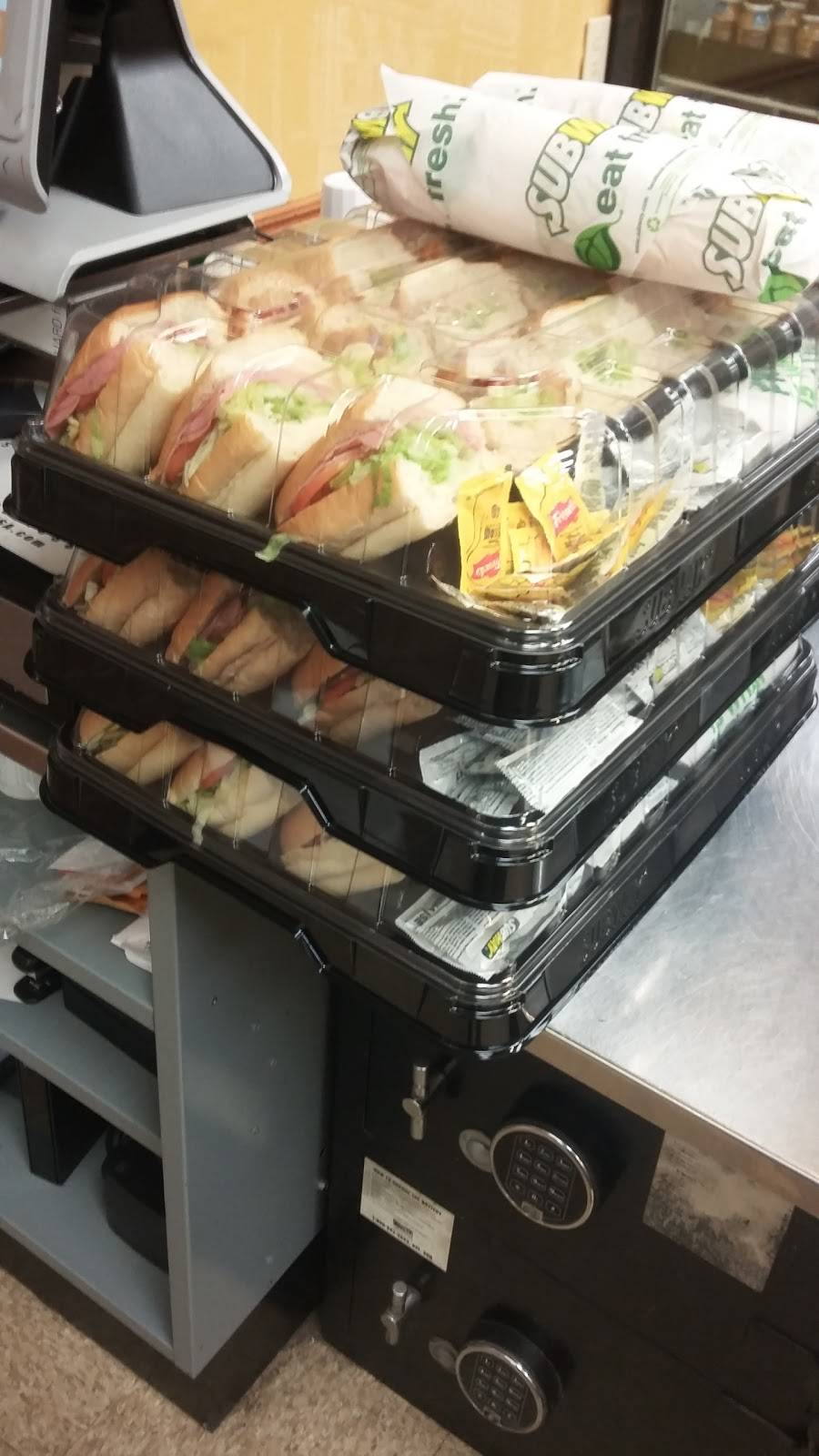 Subway Restaurants | restaurant | 3901 IN-47 #4, Sheridan, IN 46069, USA | 3177585552 OR +1 317-758-5552