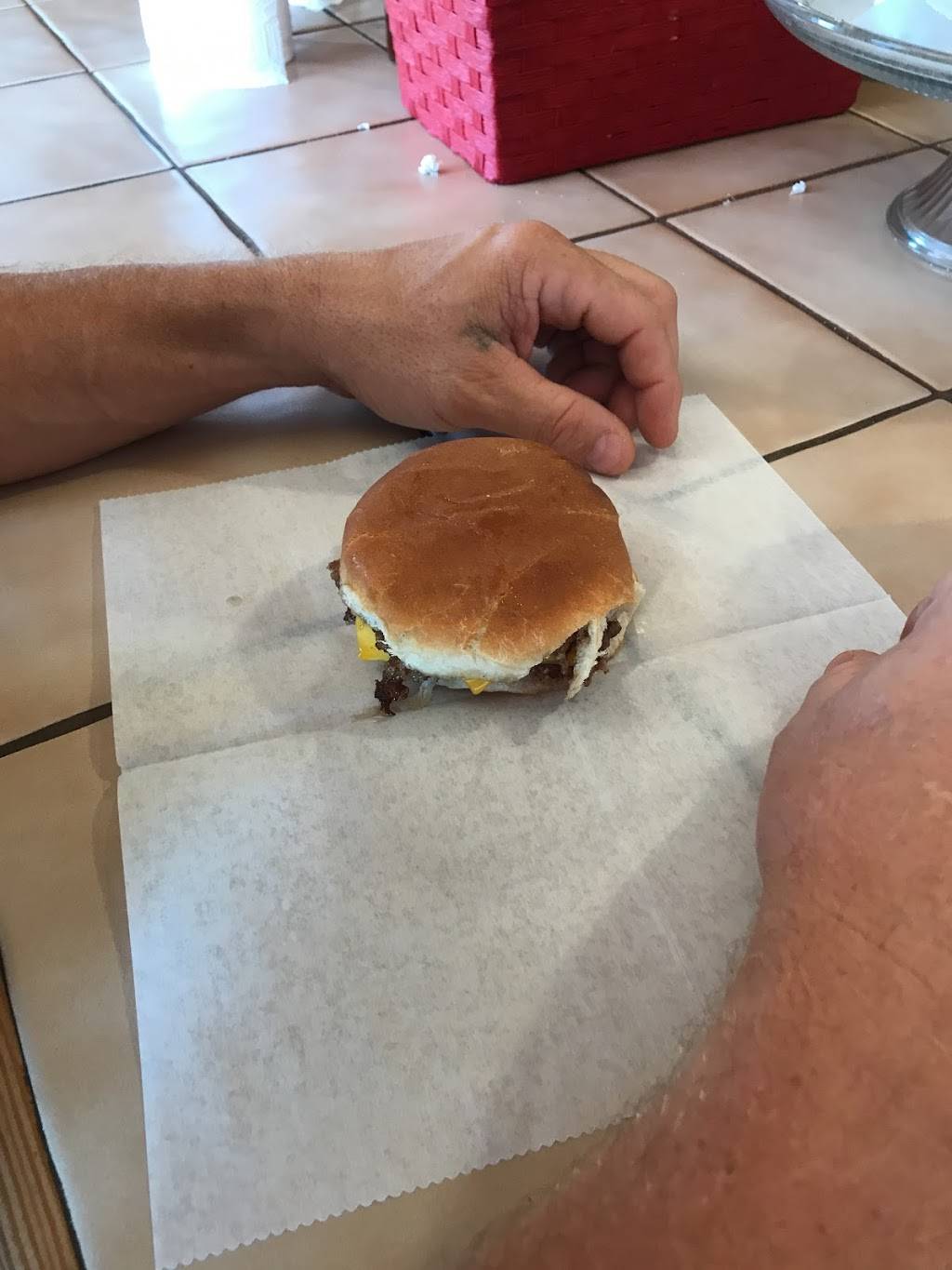 Bills Hamburgers | restaurant | 310 N Main St, Amory, MS 38821, USA | 6622562085 OR +1 662-256-2085