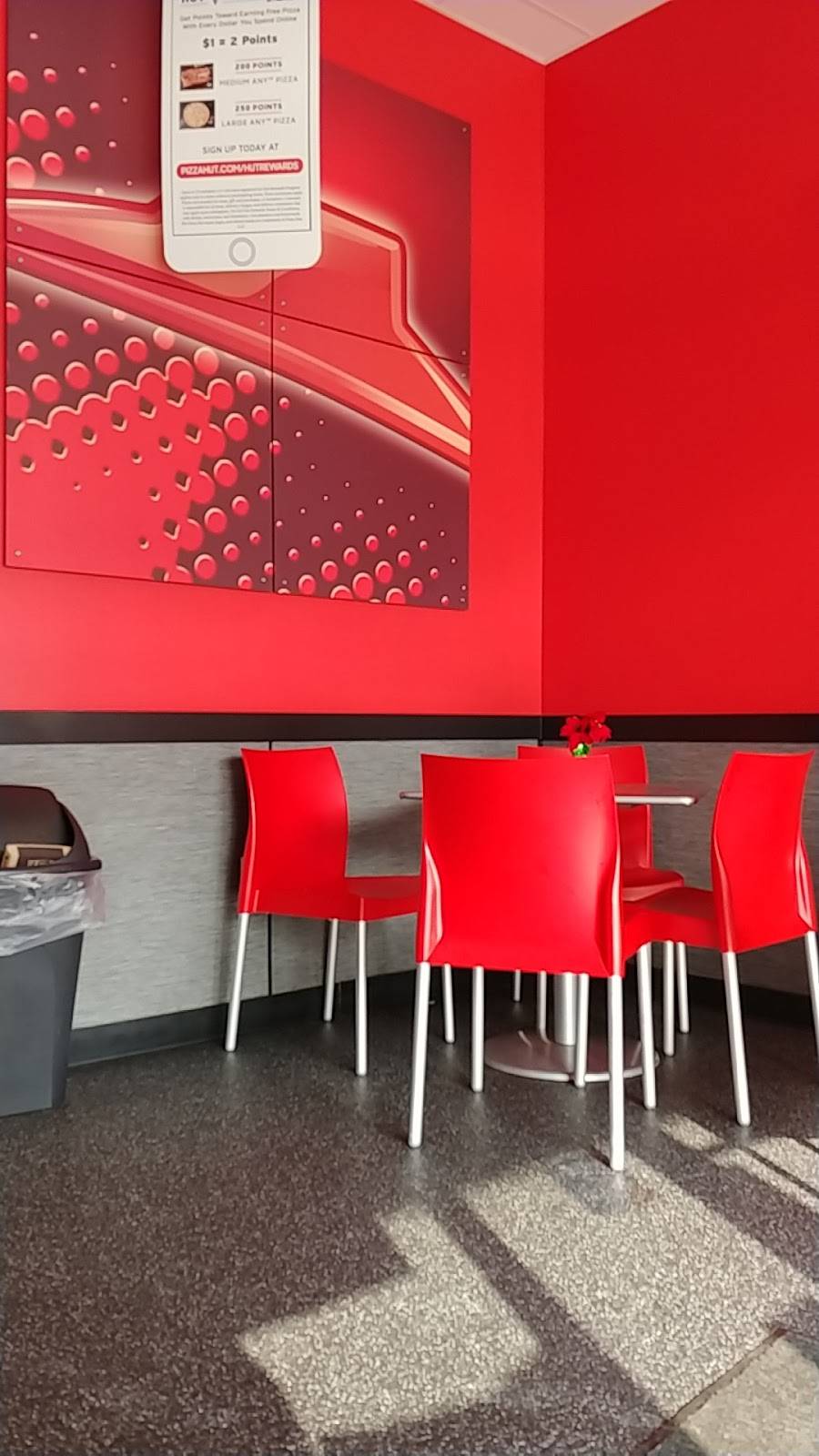 Pizza Hut | meal takeaway | 325 W Freedom Ave, Burnham, PA 17009, USA | 7172424465 OR +1 717-242-4465
