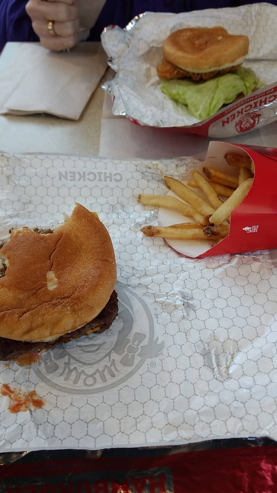 Wendys | restaurant | 600 Rye Beach Rd, Huron, OH 44839, USA | 4194332849 OR +1 419-433-2849