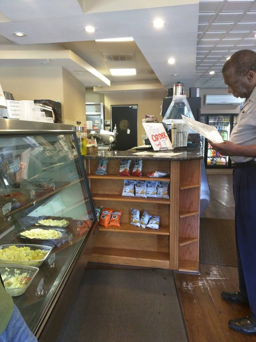Bernies Delicatessen & Gourmet Market | meal takeaway | 4328 Chain Bridge Rd, Fairfax, VA 22030, USA | 7036911269 OR +1 703-691-1269