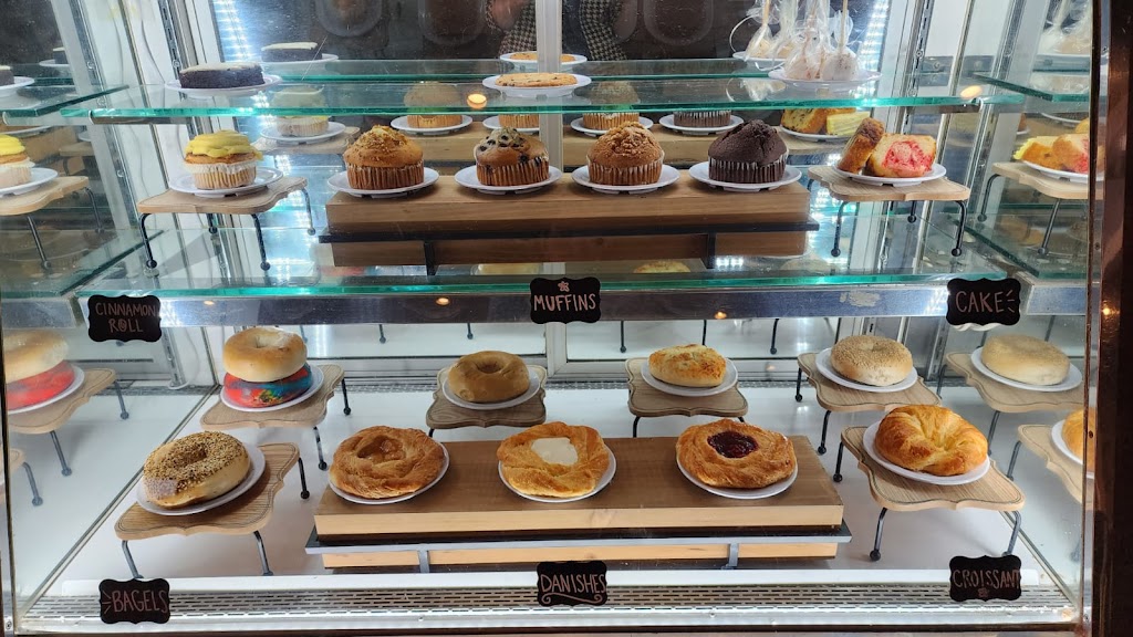 Coffeeholics | bakery | 211 Draper Rd NW Suite A, Blacksburg, VA 24060, USA | 5406057744 OR +1 540-605-7744