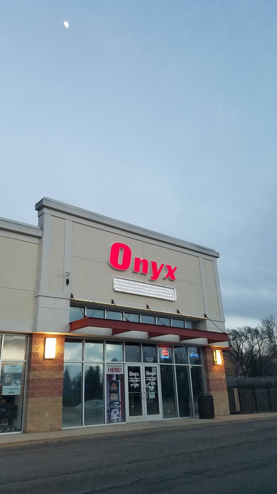 Onyx Bar and Grill | restaurant | 1001 West Lane Rd, Machesney Park, IL 61115, USA | 8159046842 OR +1 815-904-6842