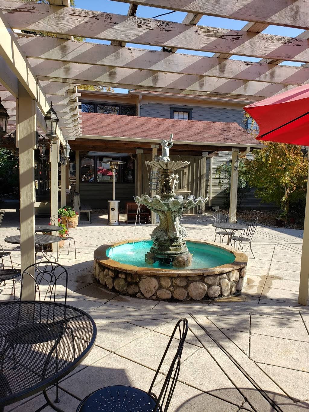 Cimmis Courtyard Cafe | restaurant | 8797 N Main St, Helen, GA 30545, USA | 7068786037 OR +1 706-878-6037