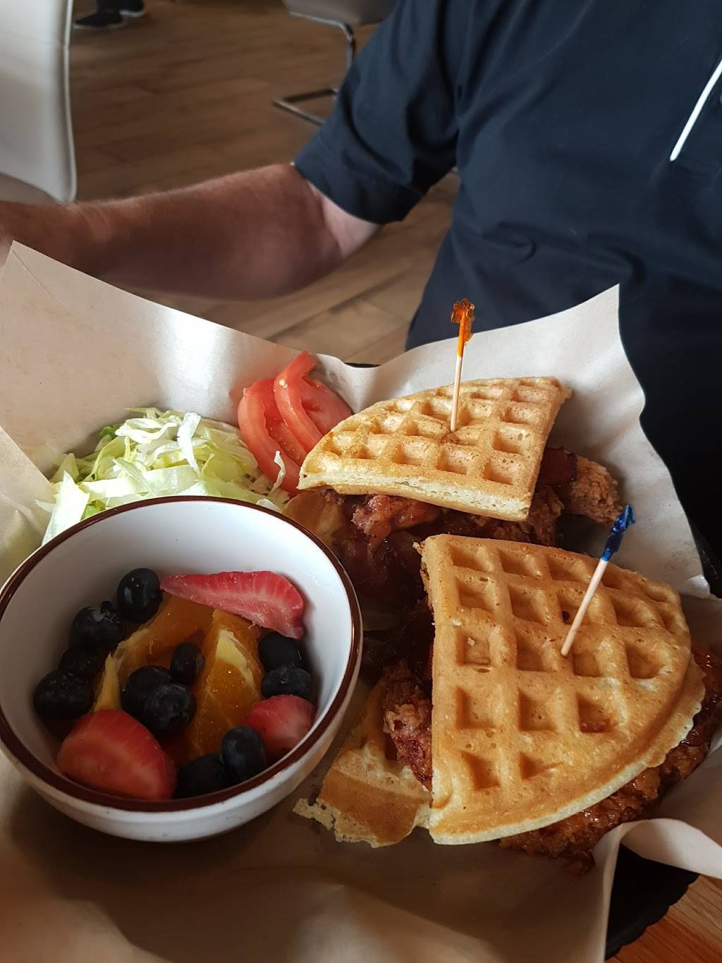 Loc's Chicken and Waffles Restaurant 11975 Apache Ave, Savannah, GA