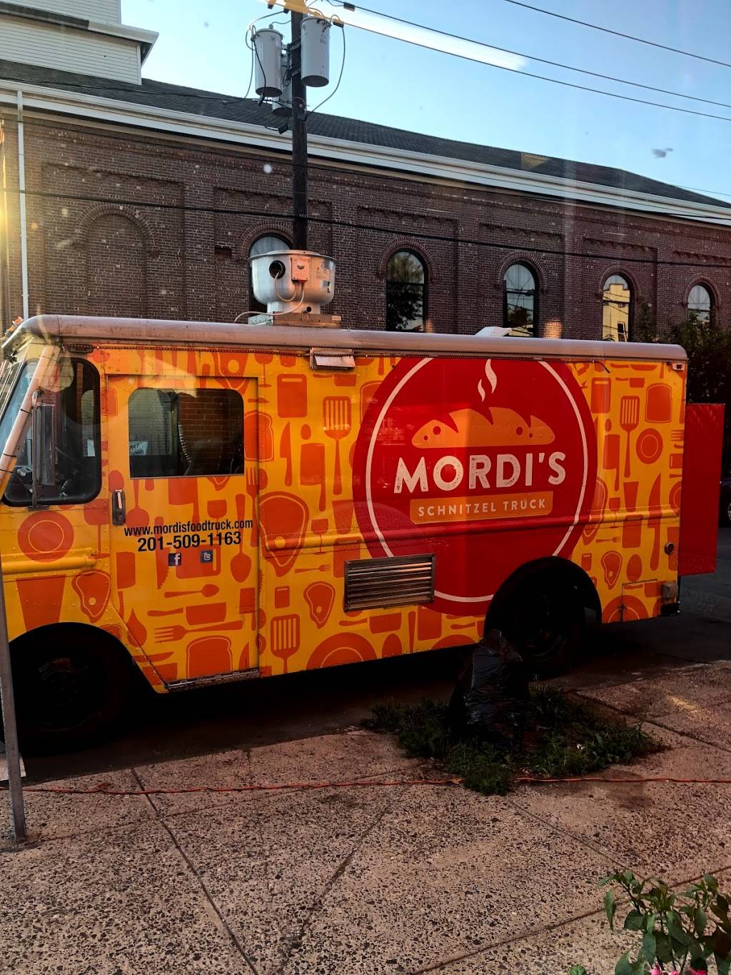 Mordi’s Sandwich Shop | restaurant | 320 Communipaw Ave, Jersey City, NJ 07304, USA | 5516974805 OR +1 551-697-4805