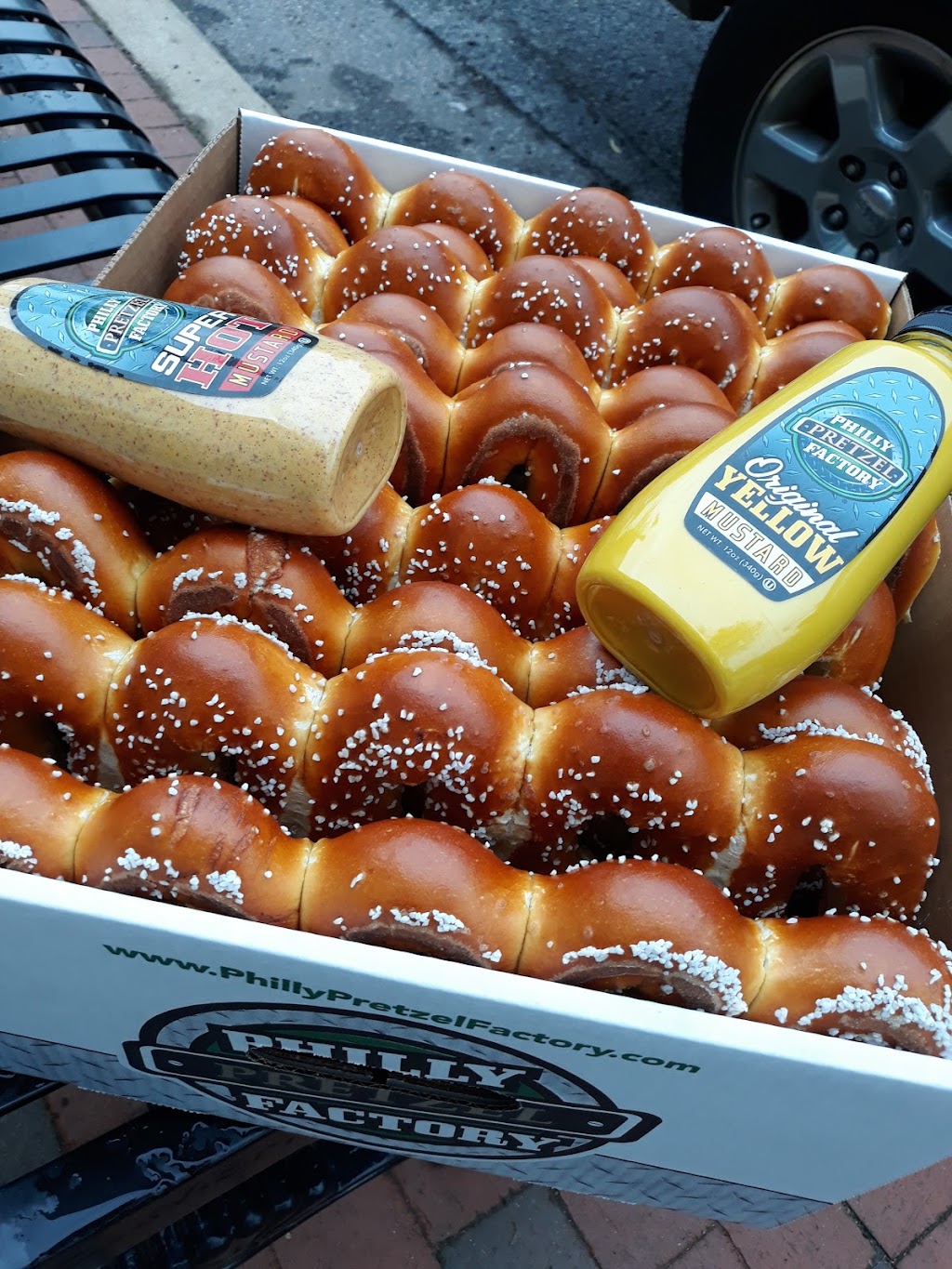 Philly Pretzel Factory | bakery | 330 W Main St, Lansdale, PA 19446, USA | 2153623363 OR +1 215-362-3363
