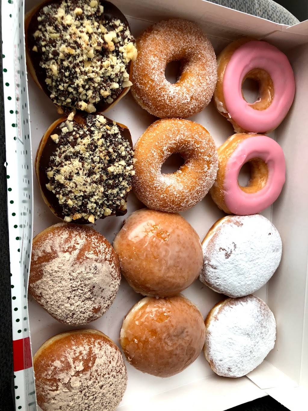 Krispy Kreme Café | bakery | 5737 Chemin de la Côte-des-Neiges, Montréal, QC H3S 1Y7, Canada | 5149034255 OR +1 514-903-4255