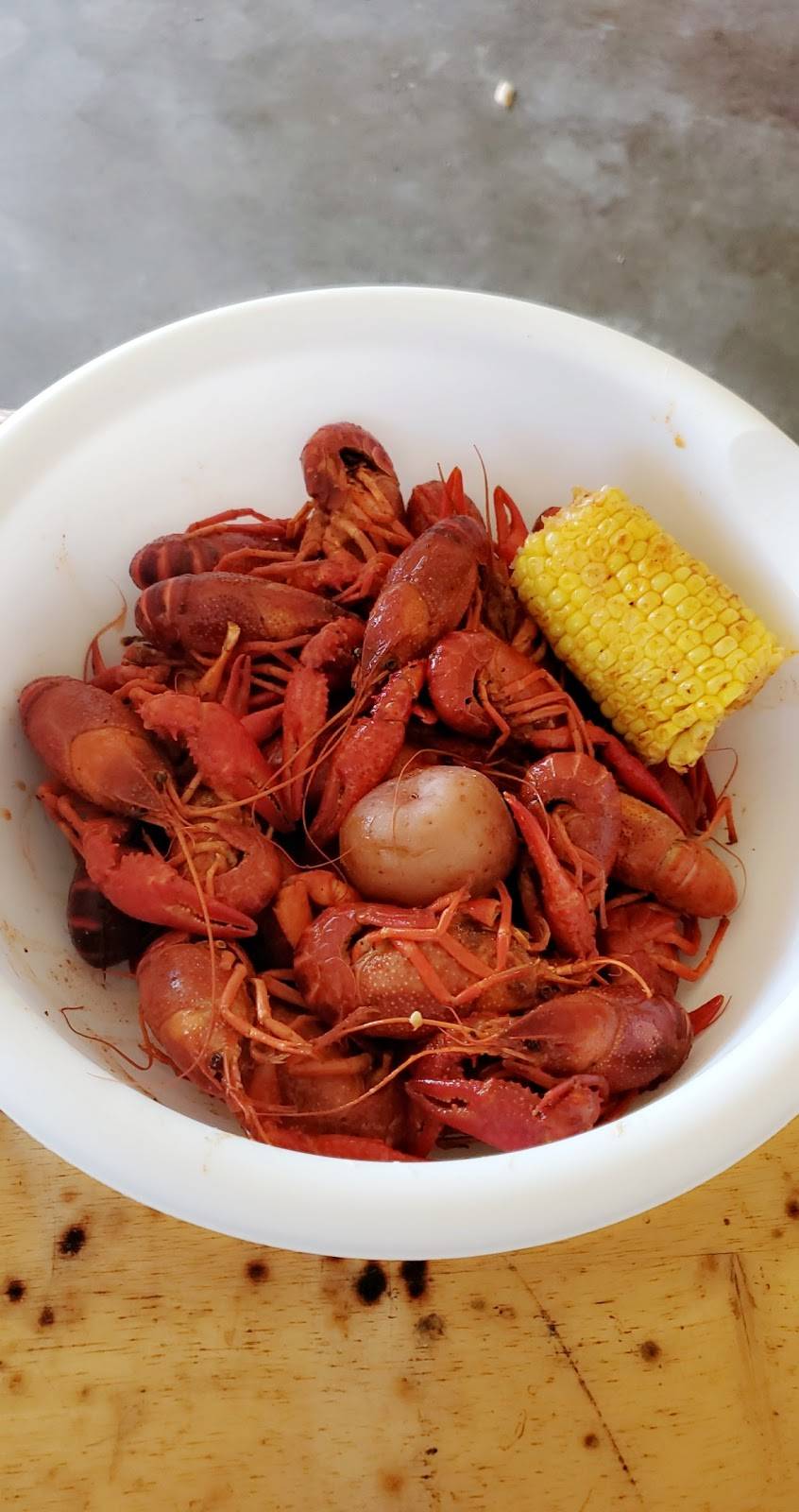 Crawfish Hole | restaurant | 4032 N University Ave, Carencro, LA 70520, USA | 3375654274 OR +1 337-565-4274