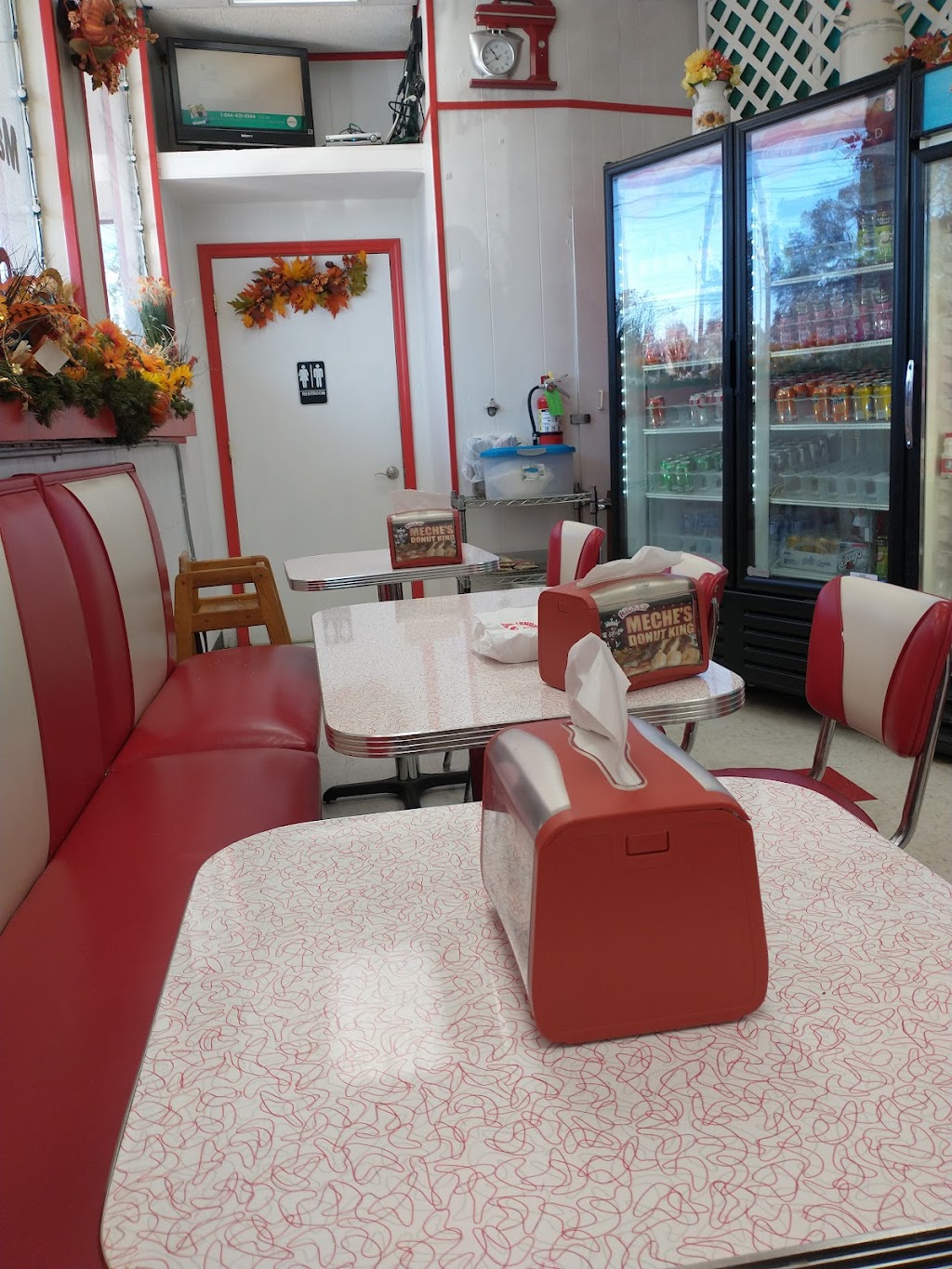 Rickey Meches Donut King | bakery | 402 Guilbeau Rd, Lafayette, LA 70506, USA | 3379814918 OR +1 337-981-4918