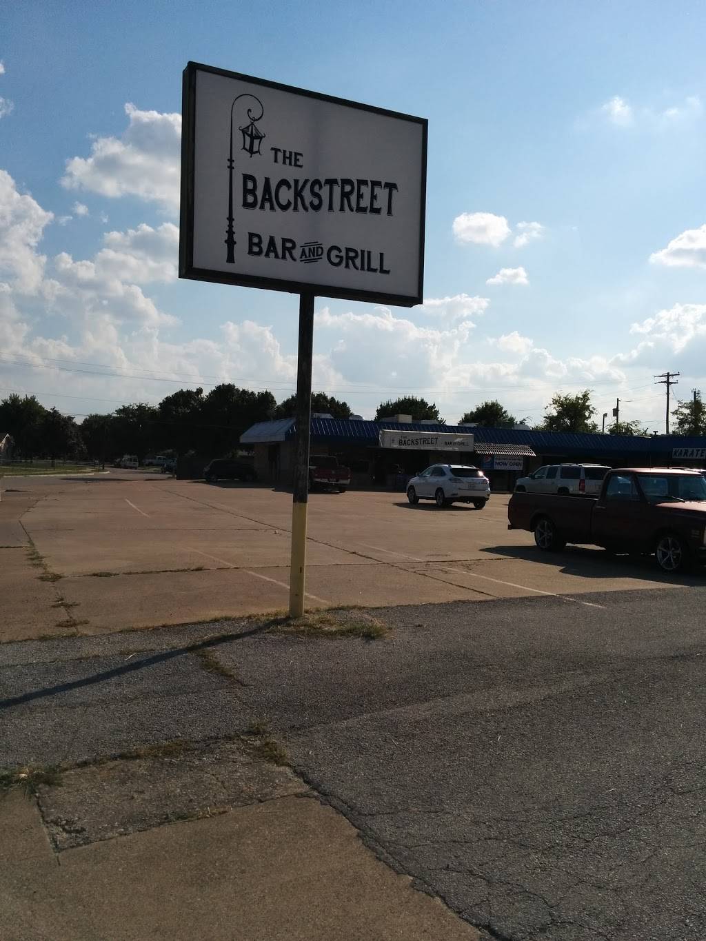 The Backstreet Bar & Grill | restaurant | 104 Navajo Dr, Keller, TX 76248, USA | 8173377917 OR +1 817-337-7917