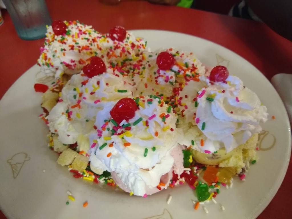 Friendly's Restaurant 240 Rte 46 East, Elmwood Park, NJ 07407, USA