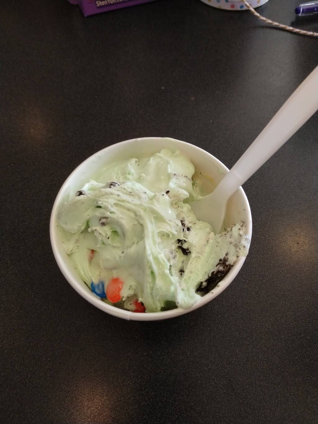 Cold Stone Creamery | bakery | 2900 Deerfield Dr Ste 116, Janesville, WI 53546, USA | 6083050489 OR +1 608-305-0489