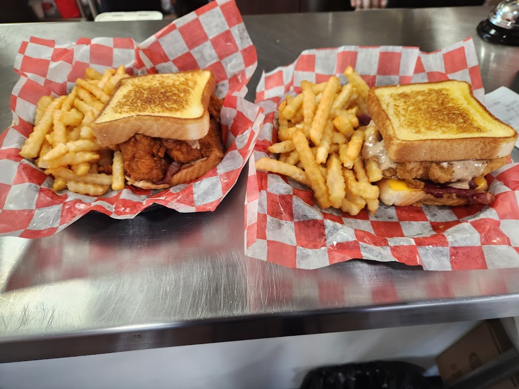 Laynes Chicken Fingers | restaurant | 2105 Humes Rd, Janesville, WI 53545, USA | 6085630397 OR +1 608-563-0397