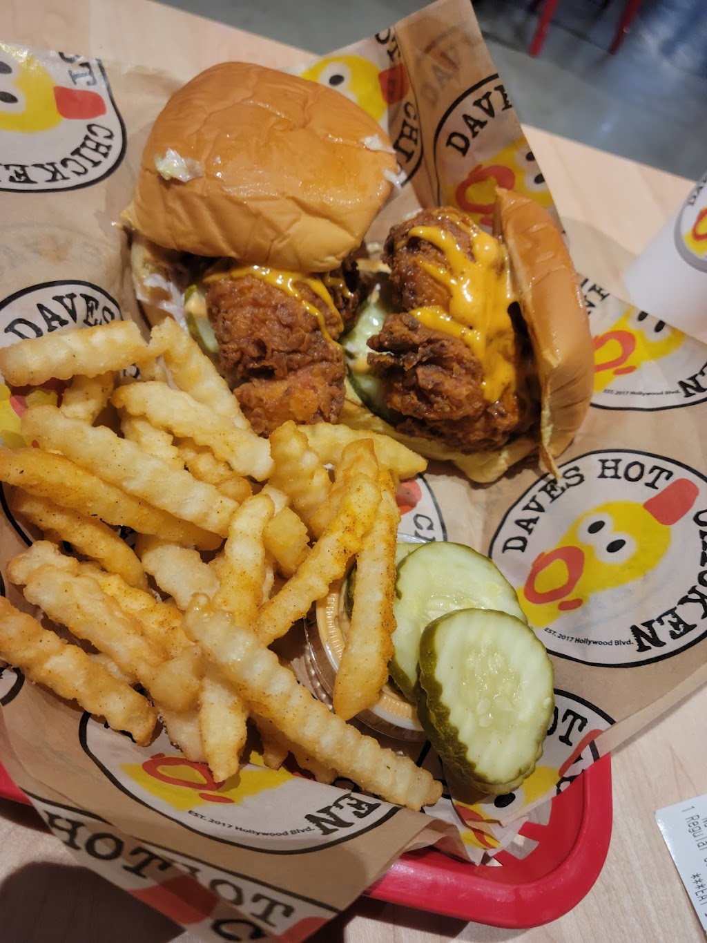 Daves Hot Chicken | restaurant | 43633 10th St W Unit 103, Lancaster, CA 93534, USA | 6614290833 OR +1 661-429-0833