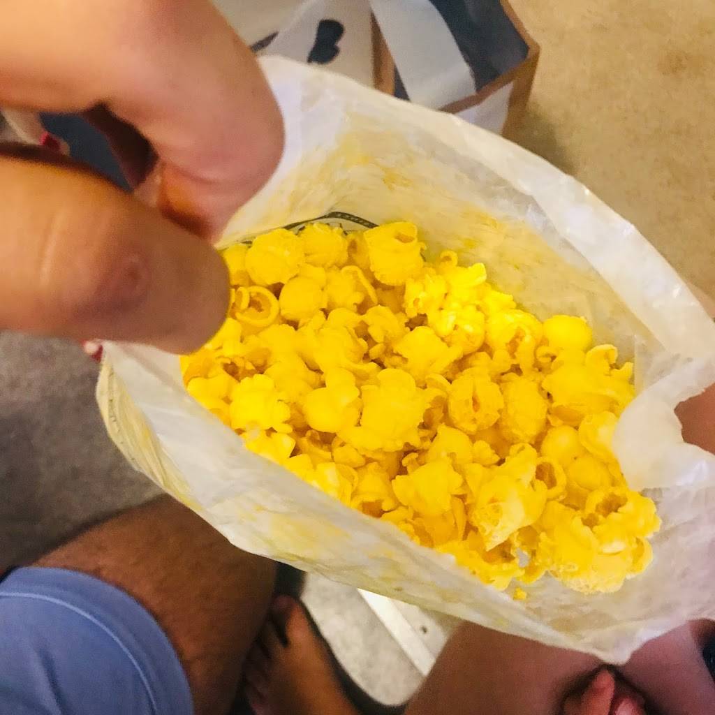 Garrett Popcorn Shops | meal takeaway | Fashion Centre at Pentagon City, 1100 S Hayes St, Arlington, VA 22202, USA | 8884767267 OR +1 888-476-7267