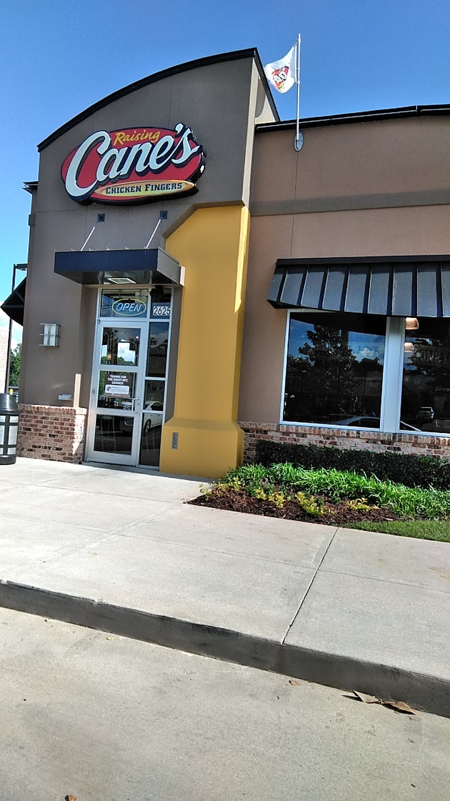 Raising Canes Chicken Fingers | meal takeaway | 2625 N Hills St, Meridian, MS 39305, USA | 6014833211 OR +1 601-483-3211
