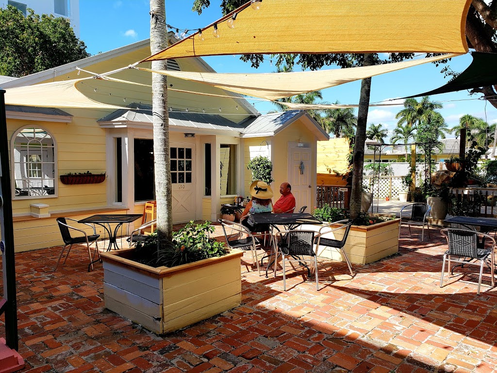 Smith House | restaurant | 210 Royal Palm Dr, Marco Island, FL 34145, USA | 2393898414 OR +1 239-389-8414