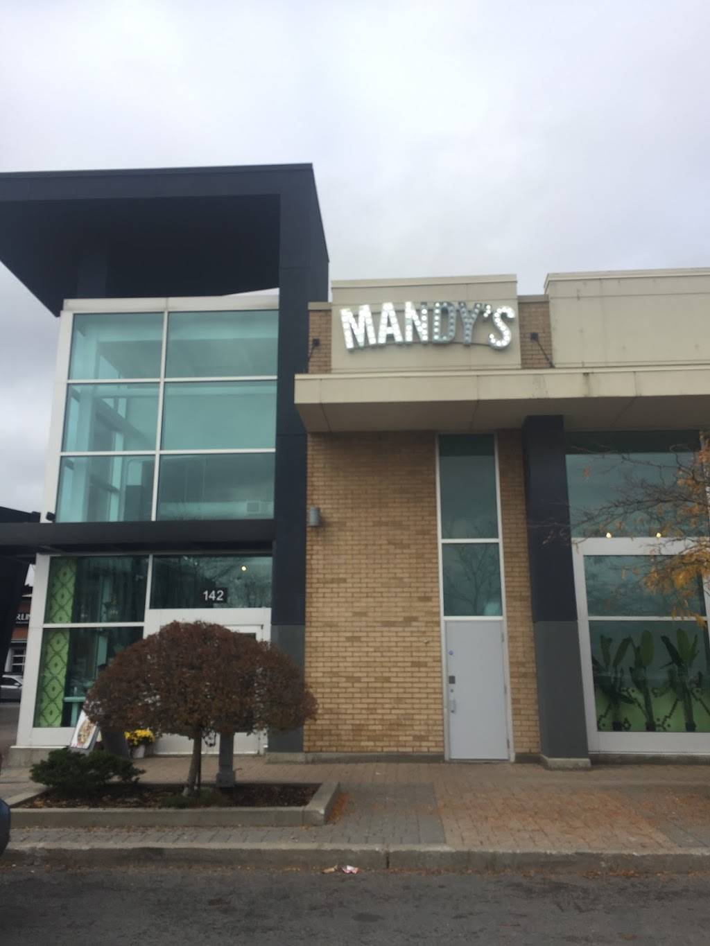 Mandys | restaurant | 142 Promenade Du Centropolis, Laval, QC H7T 0B3, Canada | 4502327127 OR +1 450-232-7127