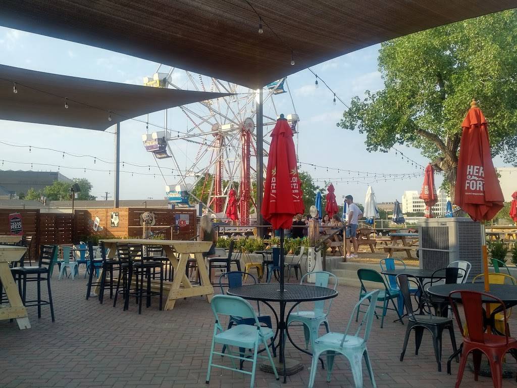 Ferris Wheelers Backyard and BBQ | restaurant | 1950 Market Center Blvd, Dallas, TX 75207, USA | 2147414141 OR +1 214-741-4141