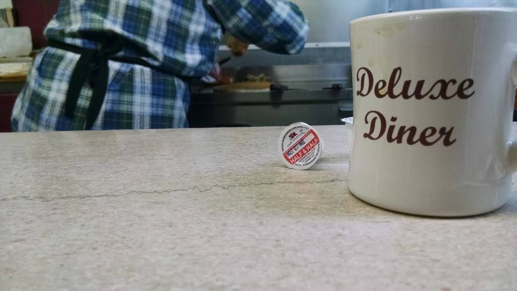 Deluxe Diner | restaurant | 29 Oxford Ave, Rumford, ME 04276, USA | 2073641225 OR +1 207-364-1225